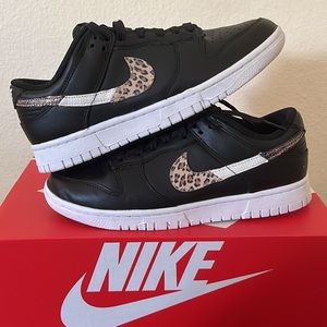 Nike DUNK LOW SE (Womens 8)